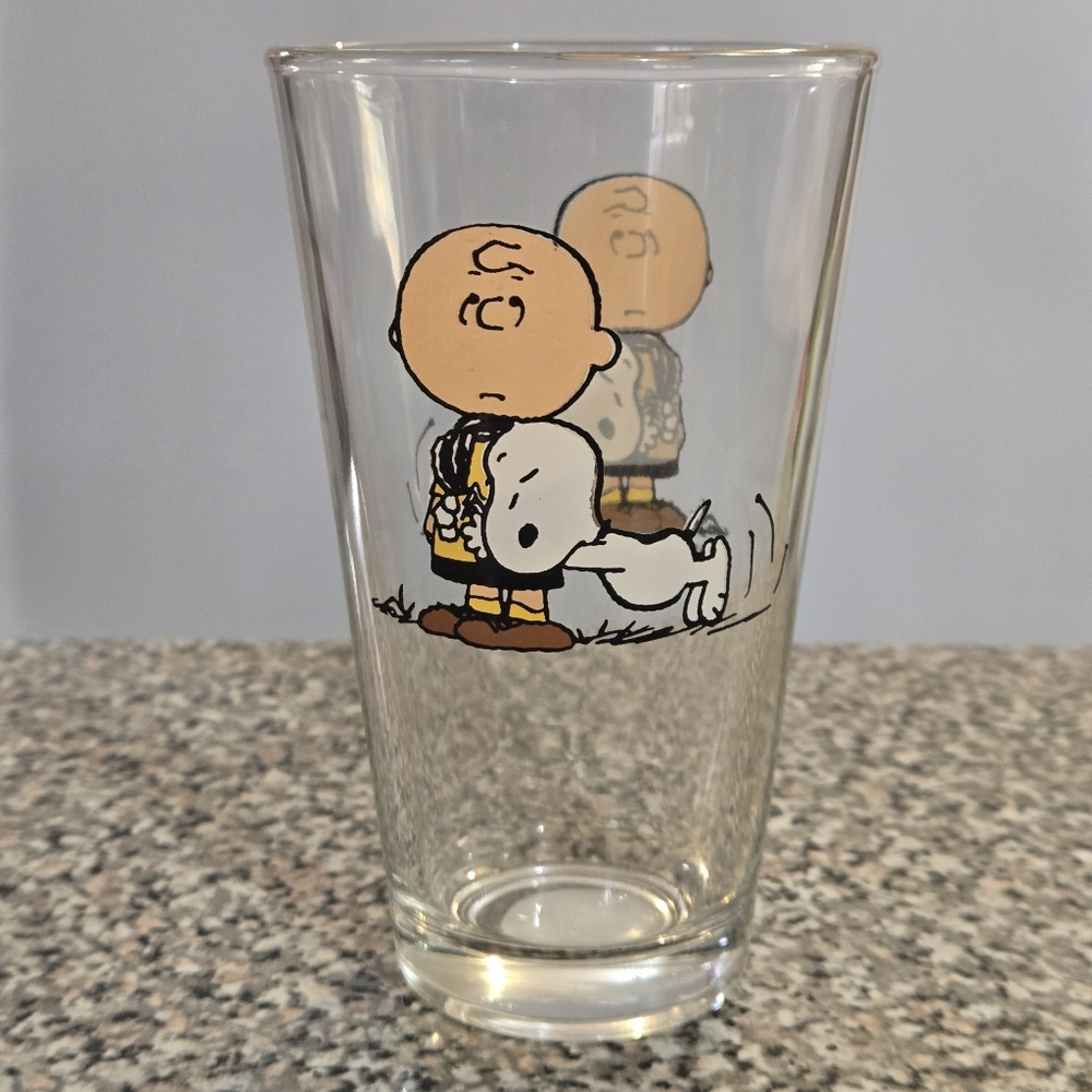 Peanuts: Snoopy & Charlie Brown Glass Tumbler